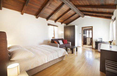 Villa Poropati, Grožnjan, Istria - Luxury Countryside Estate for up to 19 persons - Large pool of 80m2 with kids section - Foto 20