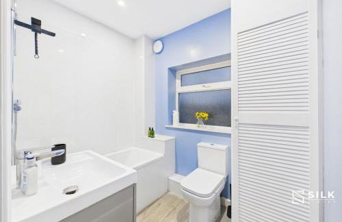 Refurbished 4-Bed, Open-Plan Living, Sleeps 10 - Foto 58