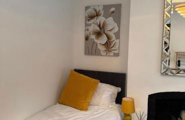 Stylish 3-Bedroom Home, Patio & High-Speed Wi-Fi - Foto 24