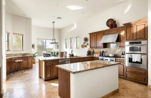 Desert Oasis with Pool Black Mountain Views - Photo 5