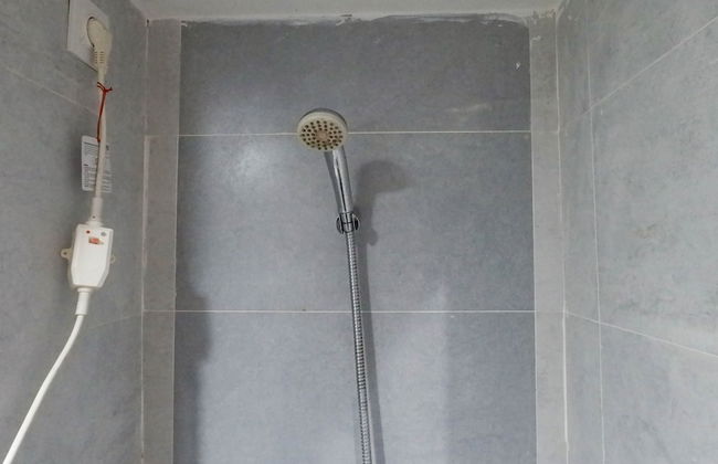 Delightful Luxurious Studio Room at Taman Melati Surabaya Apartment - Photo 1