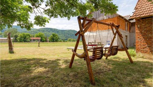 Stunning Apartment In Otocac With Wifi - Foto 2