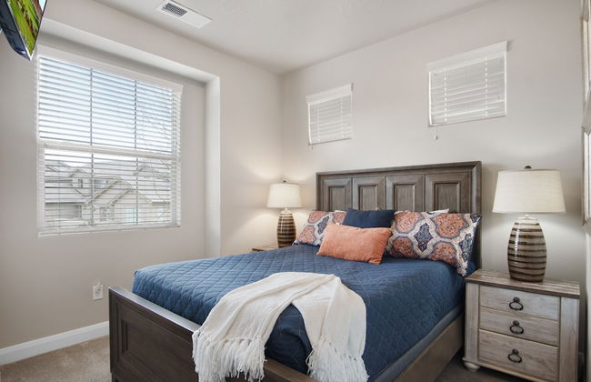 All Inn the Family - Photo 3