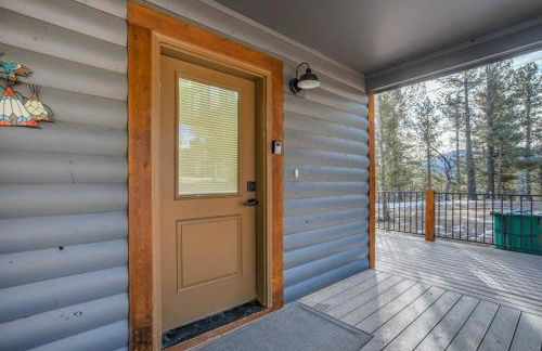 Rustic cabin charm w/ hot tub, arcade basketball - Foto 8