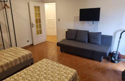 F2 ou F3 ,appartement climatisé neuf, magnifique vue sur mer et aéroport, proche tram et gare sncf 1 min,aéroport 3 minutes, 3 rooms, new AC apartment, magnificent sea and airport views, close to tram and SNCF train station 1 min, airport 3 min - Foto 26