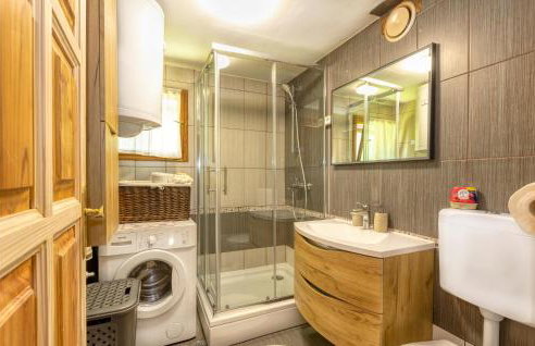 Lovely Home In Gospic With Sauna - Photo 36