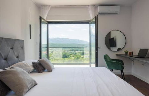 Amazing Home In Dicmo With Kitchen - Photo 33