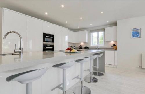 Priory House; sleeps 6-20 - Foto 9