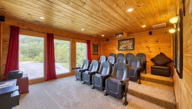 Awe-inspiring Estate w Pool Theater Fire Pit - Foto 3, Habitación