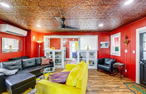 Homey Cottage with Sunroom and Smart TV! - Foto 6