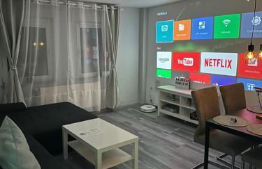 Stylish Home Theater Apartment 3 - Foto 1