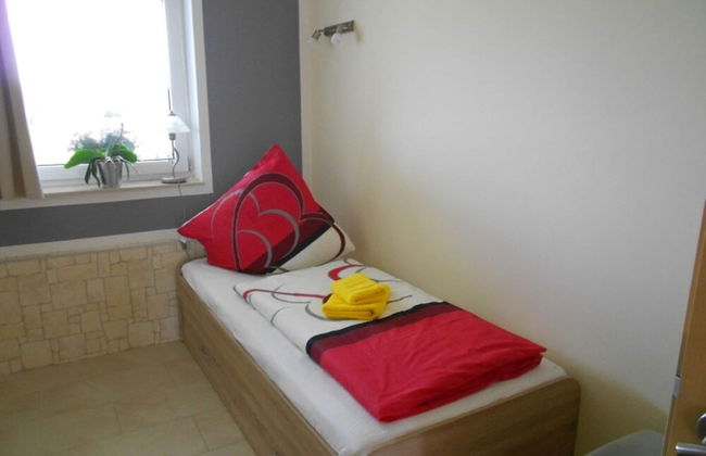 Spacious Apartment with Garden near Sea in Kröpelin - Photo 2