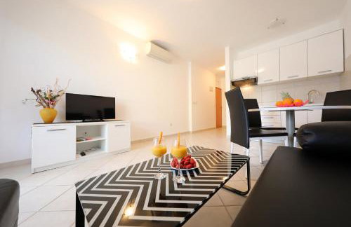 Villa Pino with Pool, Sauna & Jacuzzi - Foto 67