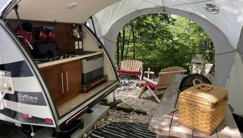 Vintage Caravan Rental for Exploring the Great Outdoors in Cassville, Missouri - Foto 4