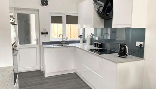 A modern, dog-friendly 3 bedrm canal side property - Foto 4