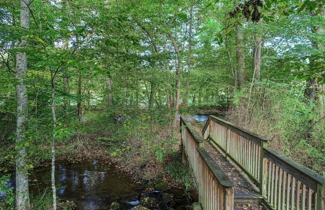 Sweet - 2 Bedrooms, 2 Baths, Sleeps 6 Cabin by RedAwning - Foto 17