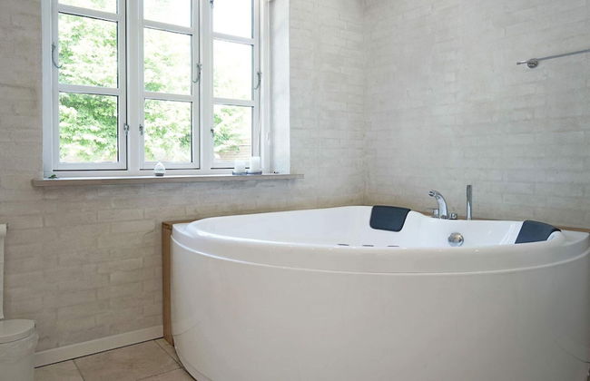 8 Person Holiday Home in Ronne - Photo 11