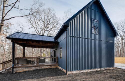 Serene Couples Getaway with Mtn Views in Bedford! - Foto 19