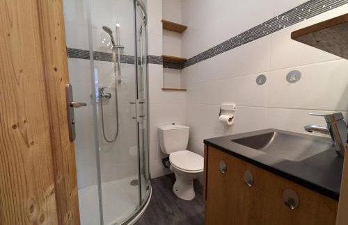 Charmant studio 19m², idéal 3 pers, avec terrasse et parking, proche commerces et navette ski - FR-1-342-307 - Photo 13