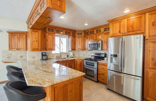 Spacious 6 BR Extended Stay - Photo 20