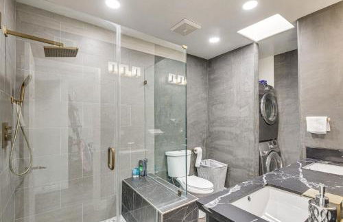 Los Angeles Townhome Off-Street Parking and Balcony - Foto 19