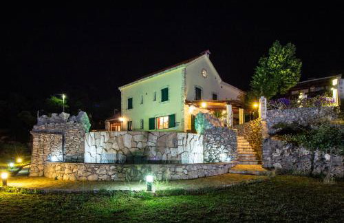 Authentic Dalmatian Hillside Escape With Pool, Sauna & BBQ - Photo 5