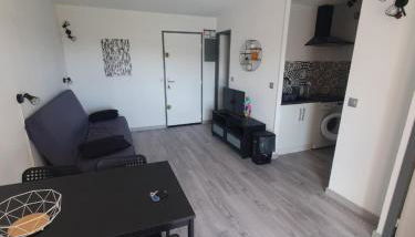 LES TERRASSES DE LA BARONNIE Appartement climatisé avec 1 chambre et piscine ouverte de fin Mai à mi Septembre Parking securisé avec accroches vélo disponible du 1er Avril au 30 Septembre sans supplement - Foto 3