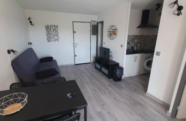 LES TERRASSES DE LA BARONNIE Appartement climatisé avec 1 chambre et piscine ouverte de fin Mai à mi Septembre Parking securisé avec accroches vélo disponible du 1er Avril au 30 Septembre sans supplement - Foto 3