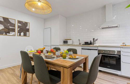 Monet, apartamento con terraza, cuna y trona - Foto 5