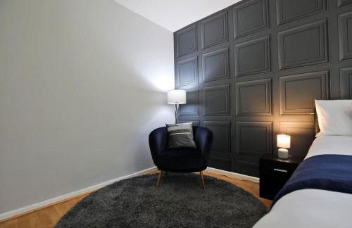 Spacious 3BR by Avalora Shortlets & Serviced Accommodations Queensway with big garden, Near train station - Foto 9