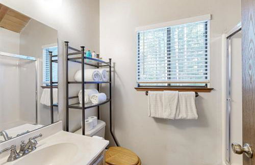 Less Than 2 Mi to Tahoe Donner Ski Resort Serene Retreat - Foto 20