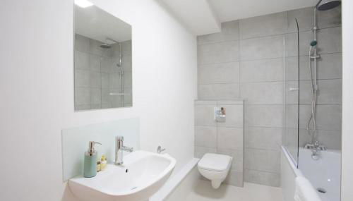 2BR, smart TV, self check-in, coffee machine - Foto 5, Shower