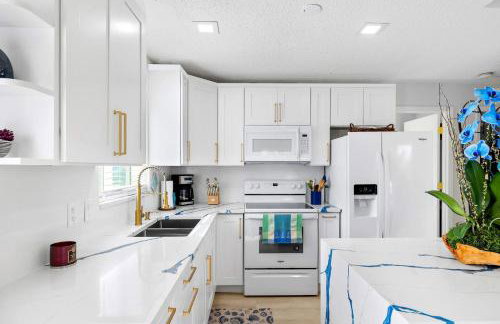 Charming Beachfront Cottage with Dock Slip and Kayaks on Little Gasparilla Island | Placida, FL - Foto 3