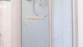Realkasa Kharkov Apartment - Photo 4, Shower