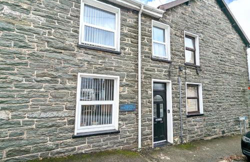 Cheerful Snowdonia cottage,garden snug, mountain views, sleeps 4, near zip world - Foto 1