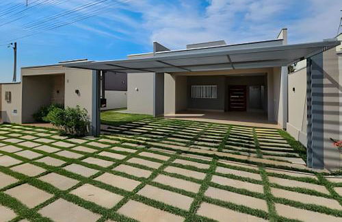 Casa ampla e confortável. Piscina e churrasqueira. - Foto 29