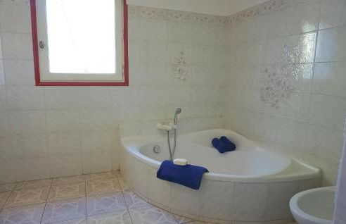 4 Bedroom Awesome Home In Roquebrun - Foto 26