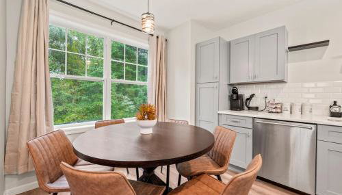 Spacious House with King Beds in Prime Location - Foto 2