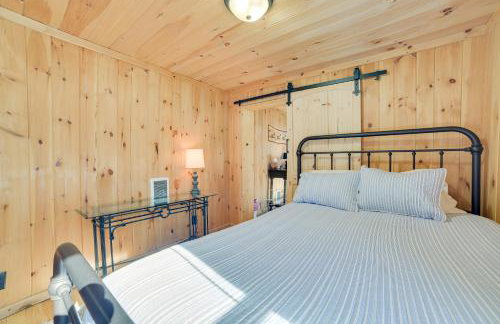 Lakefront Kalkaska Cottage with Fire Pit! - Foto 12