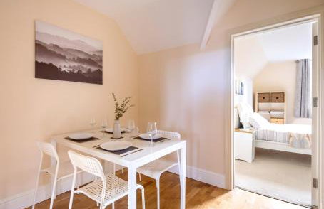 Guildford Station with Parking - Photo 2