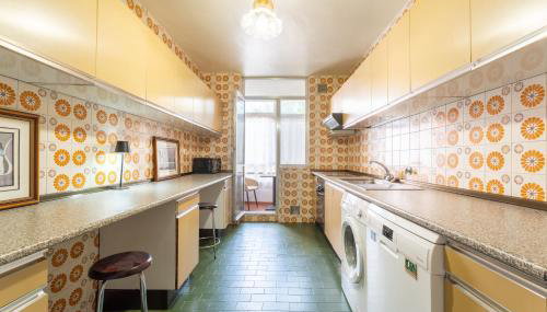 Atocha Apartments, Central Location Terrace, Kitchen, Fast WiFi, metro nearby - Foto 5