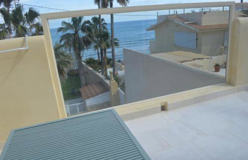 Espectacular Suite Privada a pie de playa y mar en CHALET ROQUETES - Foto 41