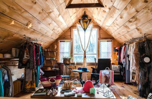 Gorgeous Fully Restored Caravan Nestled in the Trees Along Silver Lake for a Unique Vacation in Woodridge, New York - Foto 34