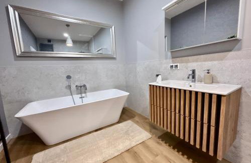 MODERN VILLA & PRIVATE GARDEN in Warsaw - Fully Renovated 2025 - Foto 23