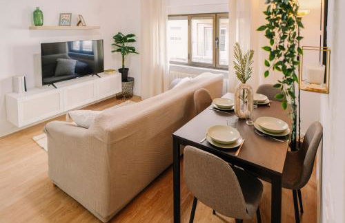 Centro, Hospital y Campus Universitario a 5 minutos - Camas de primera - Lavadora - SmartTV - Wifi 1 GB - Teletrabajo - Foto 7