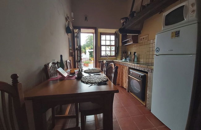 Villa-sleeps4-parking-garden-pool-nearairport - Foto 5