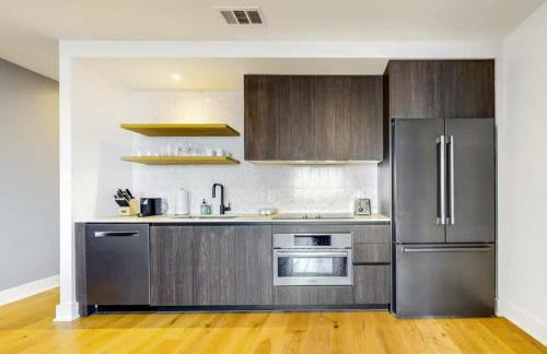 Luxe High Rise off of Rainey St - Foto 9