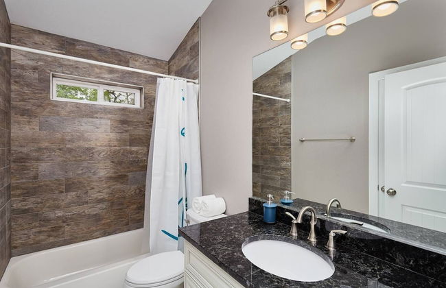 Treetop APT Café Olympic Center & Dwntwn - Photo 10