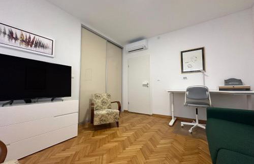 Emily at CITY CENTER - Foto 42