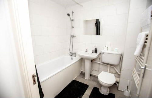 Modern 1-Bed - Free Parking - WiFi - Near Station - Foto 8